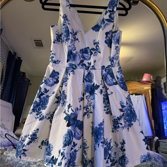 Jun & Ivy Floral Blue and White Dress - Picture 2 of 9